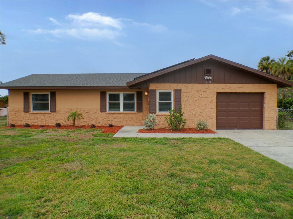 Image 3 of property listing at 1622 17TH STREET E, Bradenton, FL 34208