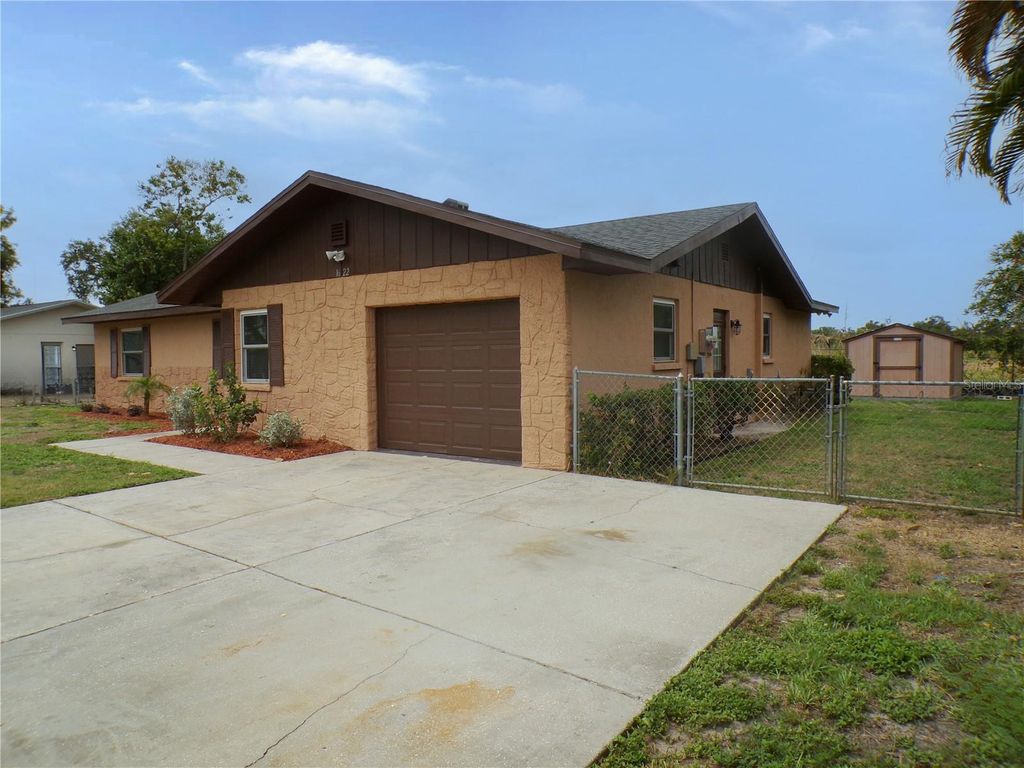Image 6 of property listing at 1622 17TH STREET E, Bradenton, FL 34208