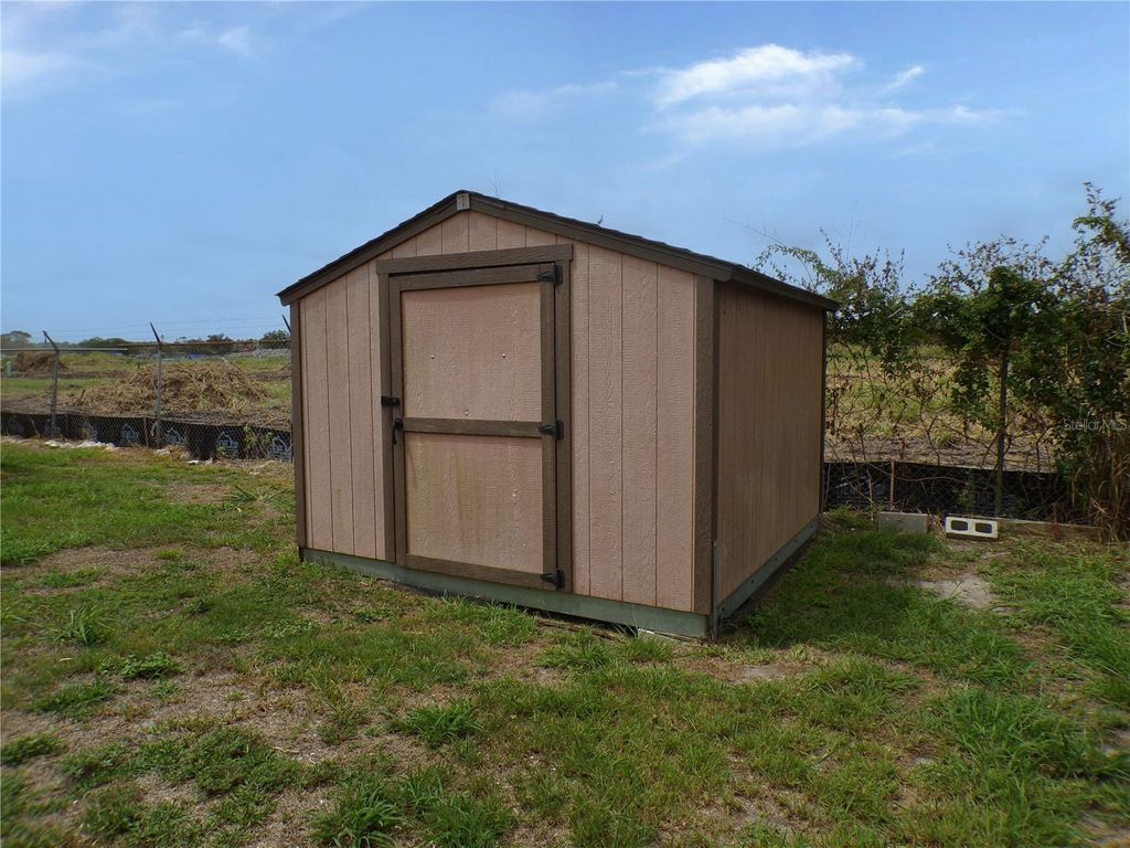 Image 7 of property listing at 1622 17TH STREET E, Bradenton, FL 34208