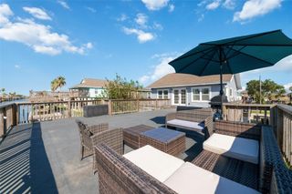 196 Barracuda Street, Bayou Vista, TX 77563