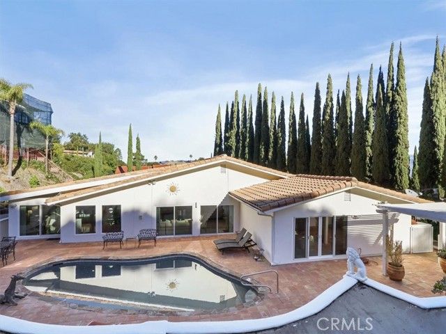 8238 Skyline Drive, Los Angeles, CA 90046