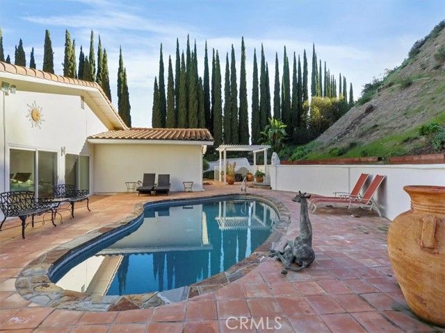 8238 Skyline Drive, Los Angeles, CA 90046