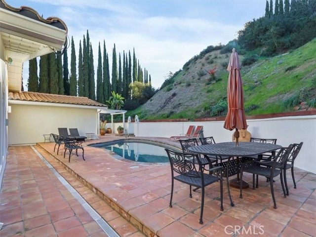 8238 Skyline Drive, Los Angeles, CA 90046