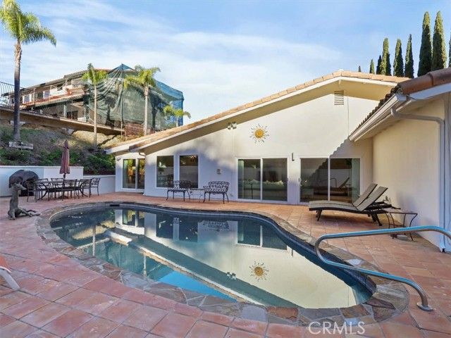 8238 Skyline Drive, Los Angeles, CA 90046