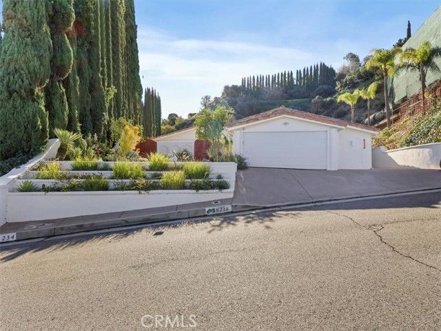 8238 Skyline Drive, Los Angeles, CA 90046