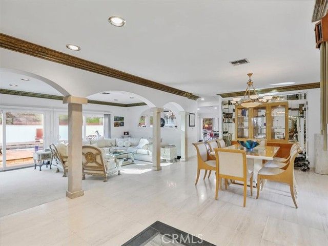 8238 Skyline Drive, Los Angeles, CA 90046