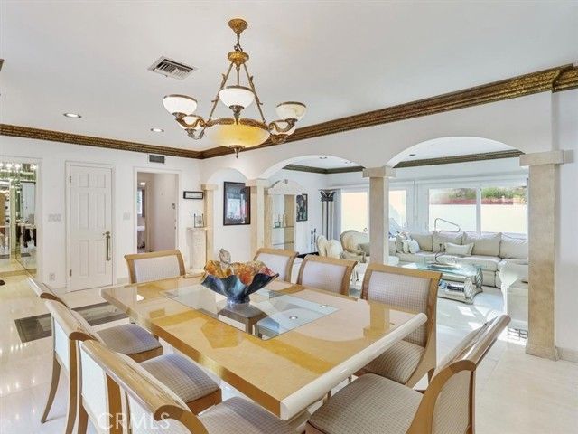 8238 Skyline Drive, Los Angeles, CA 90046