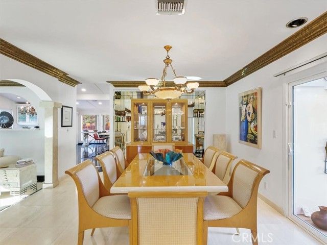 8238 Skyline Drive, Los Angeles, CA 90046