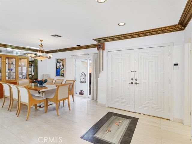 8238 Skyline Drive, Los Angeles, CA 90046