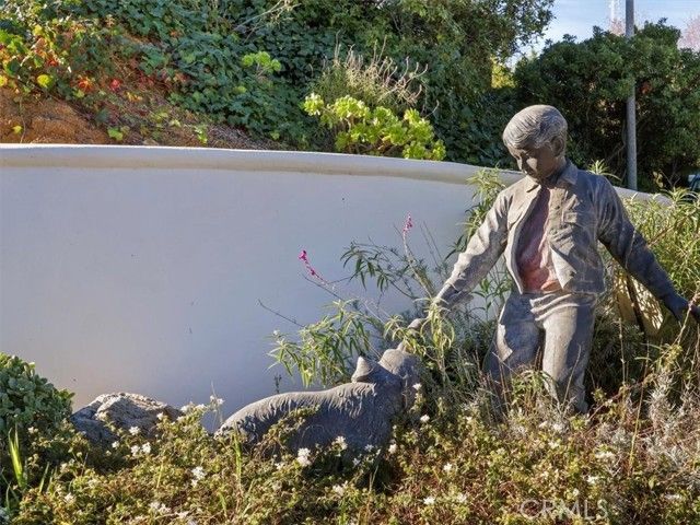 8238 Skyline Drive, Los Angeles, CA 90046