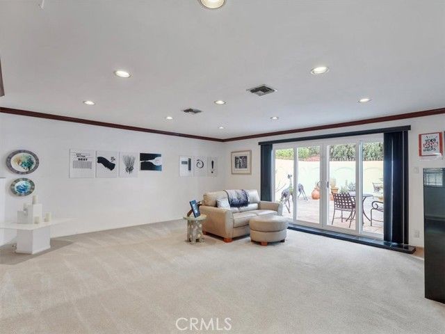 8238 Skyline Drive, Los Angeles, CA 90046