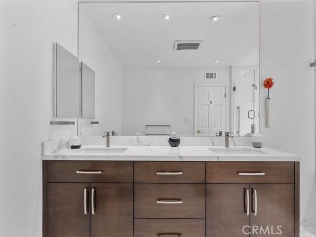 8238 Skyline Drive, Los Angeles, CA 90046