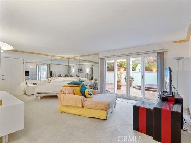8238 Skyline Drive, Los Angeles, CA 90046