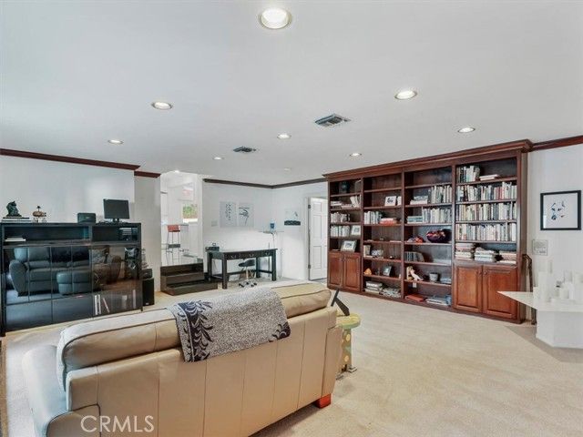 8238 Skyline Drive, Los Angeles, CA 90046