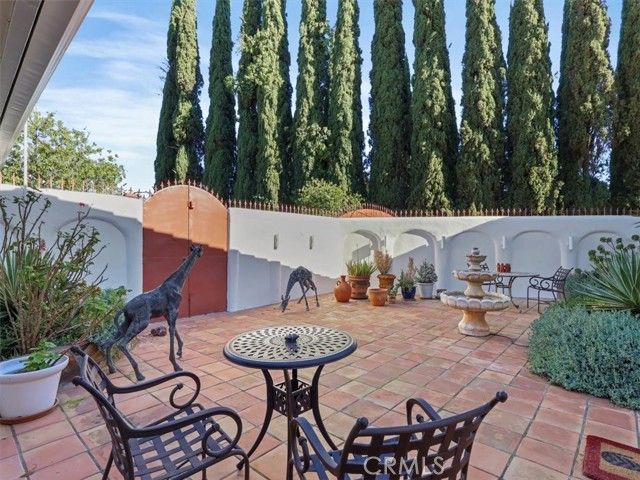 8238 Skyline Drive, Los Angeles, CA 90046