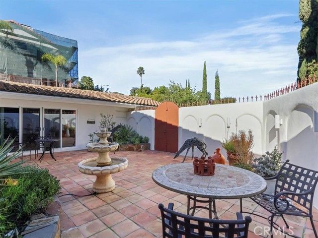 8238 Skyline Drive, Los Angeles, CA 90046