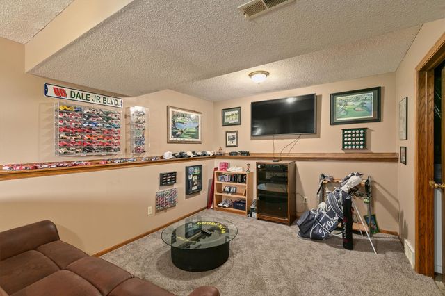 3200 SE 22nd Court, Des Moines, IA 50320