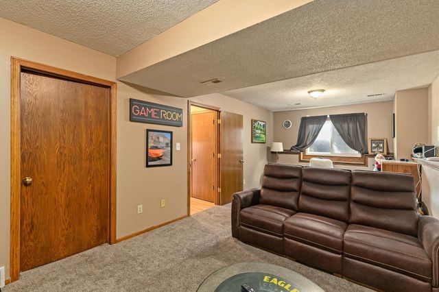 3200 SE 22nd Court, Des Moines, IA 50320