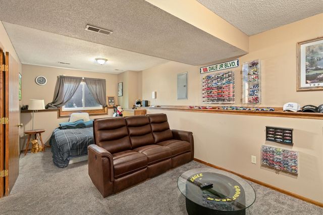 3200 SE 22nd Court, Des Moines, IA 50320