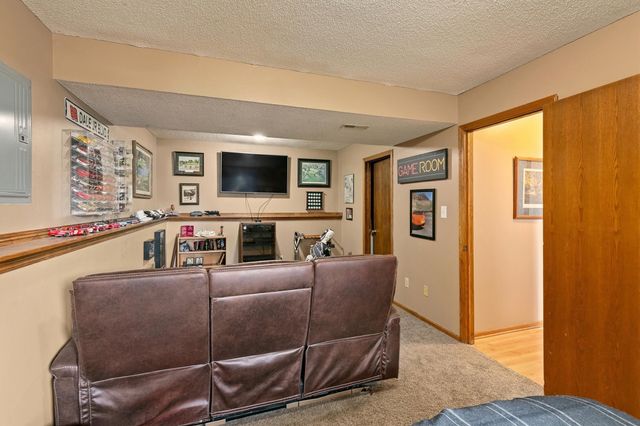 3200 SE 22nd Court, Des Moines, IA 50320