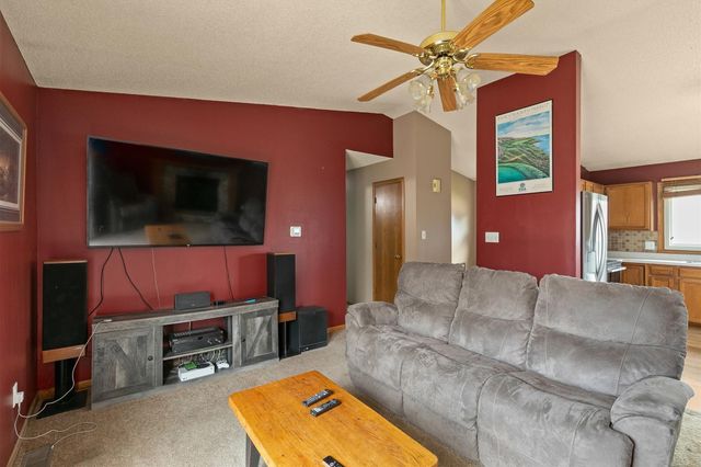 3200 SE 22nd Court, Des Moines, IA 50320