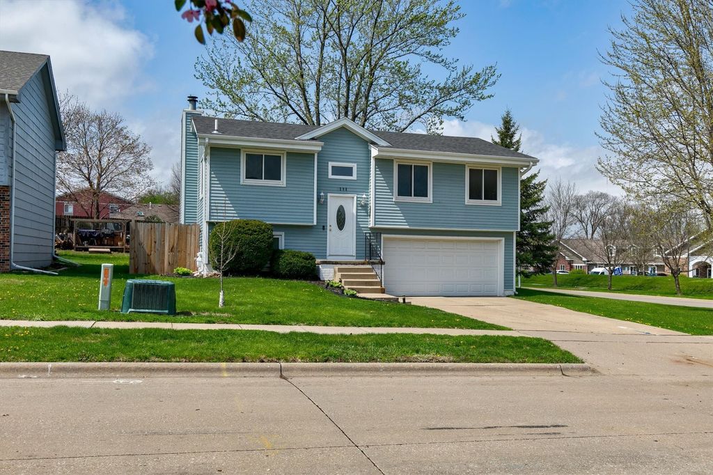 3200 SE 22nd Court, Des Moines, IA 50320