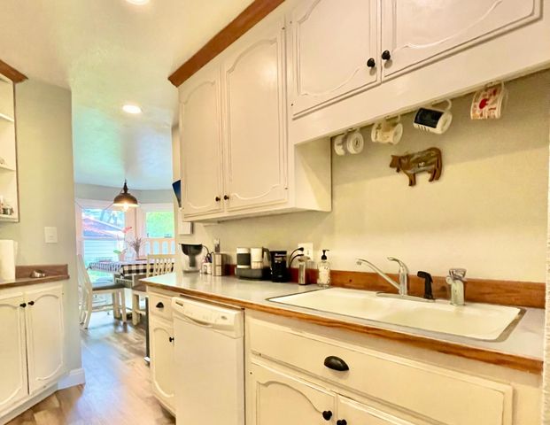 515 Clinton Rd, Jackson, CA 95642