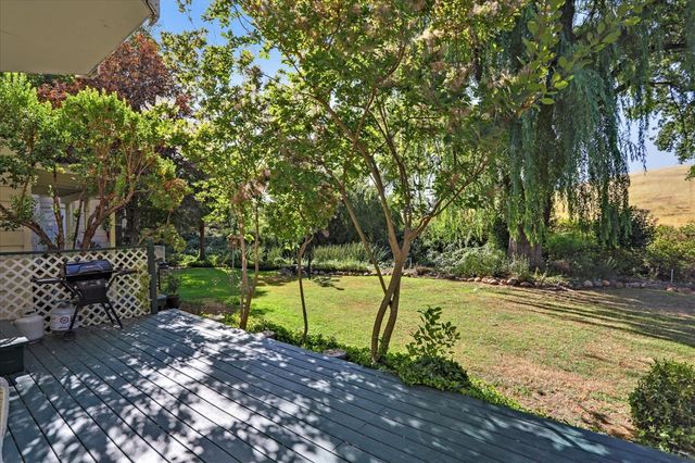 515 Clinton Rd, Jackson, CA 95642