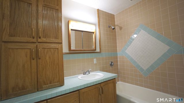 42 Woodbridge Street 42.5, Manchester, CT 06042