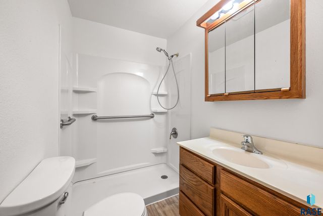 3333 N 7th Ave Avenue, Sioux Falls, SD 57104