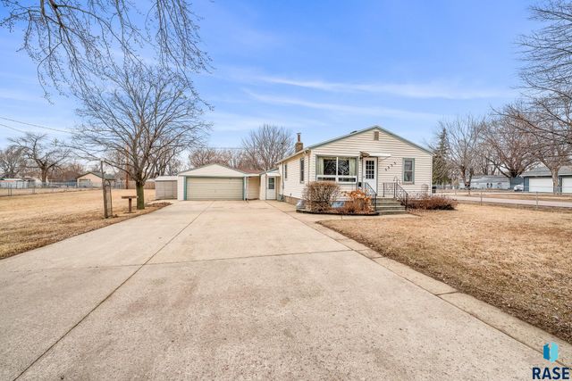 3333 N 7th Ave Avenue, Sioux Falls, SD 57104