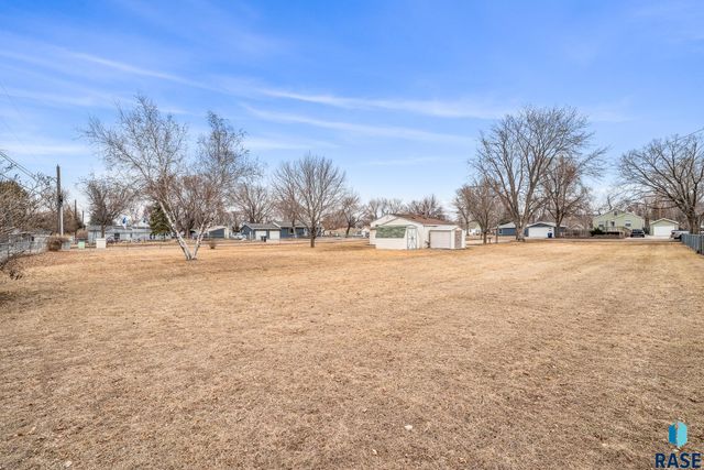 3333 N 7th Ave Avenue, Sioux Falls, SD 57104