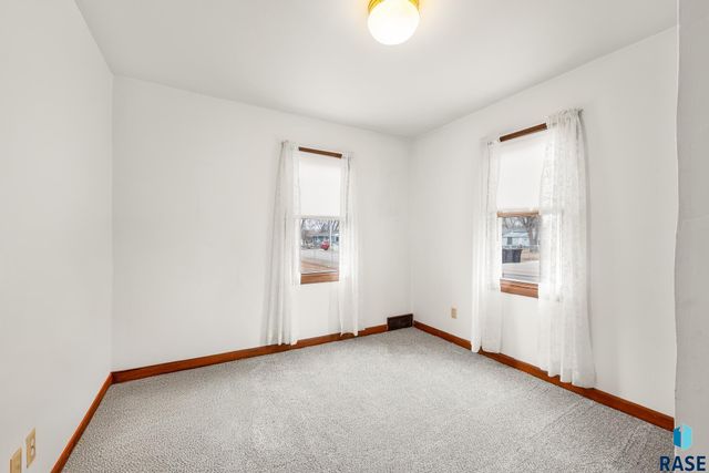 3333 N 7th Ave Avenue, Sioux Falls, SD 57104