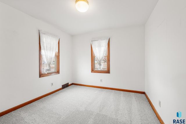 3333 N 7th Ave Avenue, Sioux Falls, SD 57104