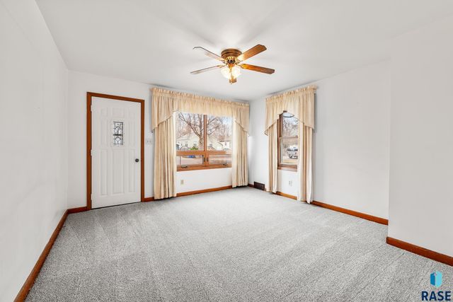 3333 N 7th Ave Avenue, Sioux Falls, SD 57104