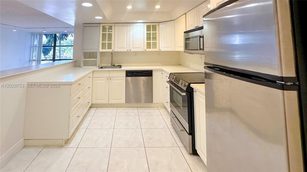 800 Parkview Drive 323, Hallandale Beach, FL 33009