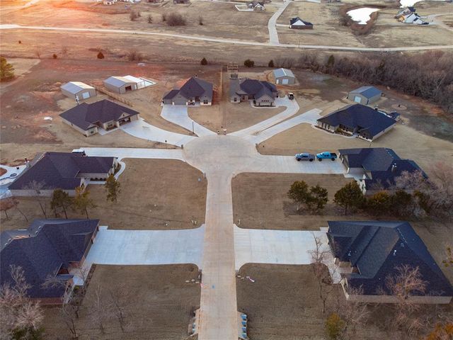 8680 Oak Tree Circle, Edmond, OK 73025