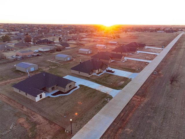 8680 Oak Tree Circle, Edmond, OK 73025