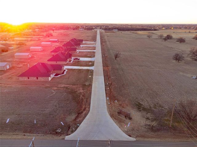 8680 Oak Tree Circle, Edmond, OK 73025