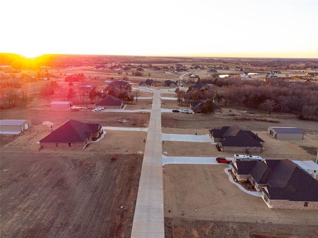 8680 Oak Tree Circle, Edmond, OK 73025