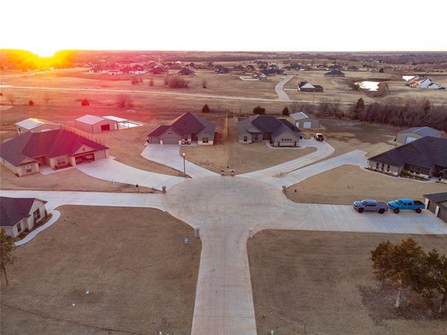 8680 Oak Tree Circle, Edmond, OK 73025