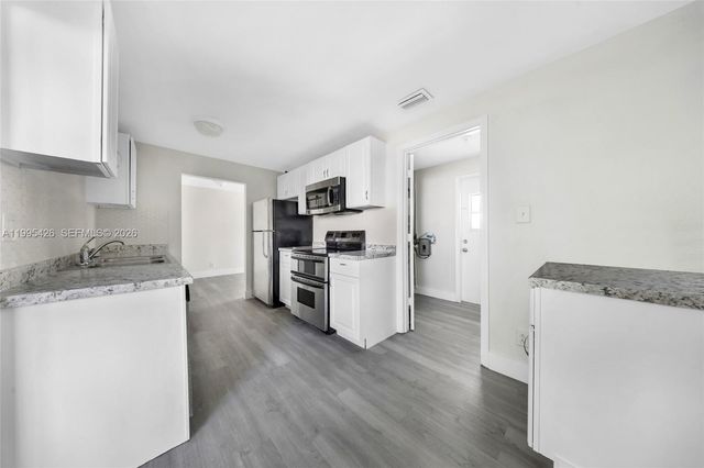 2520 NW 2nd Drive, Pompano Beach, FL 33064