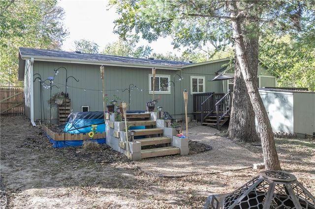 131 N Garfield Avenue, Bonner Springs, KS 66012