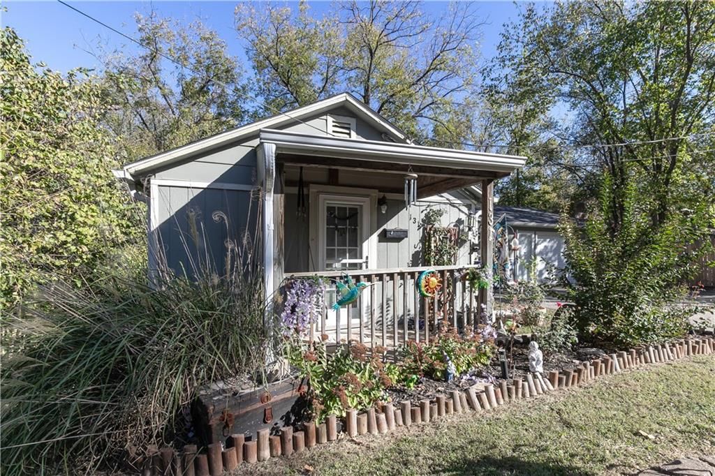 131 N Garfield Avenue, Bonner Springs, KS 66012