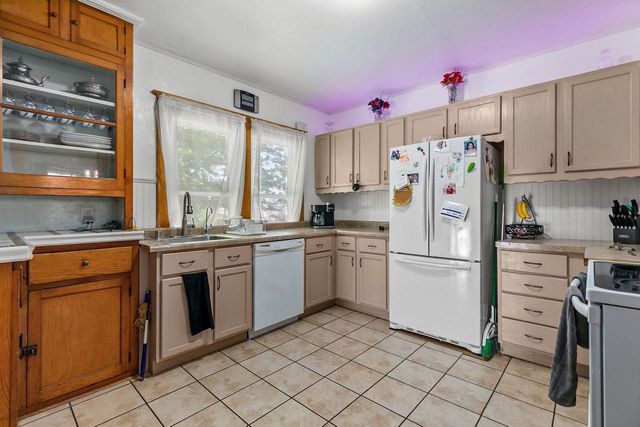 935 W 8TH AVENUE, Oshkosh, WI 54902