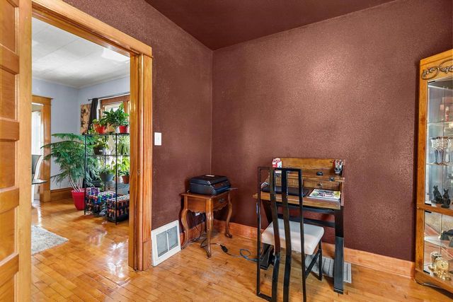 935 W 8TH AVENUE, Oshkosh, WI 54902