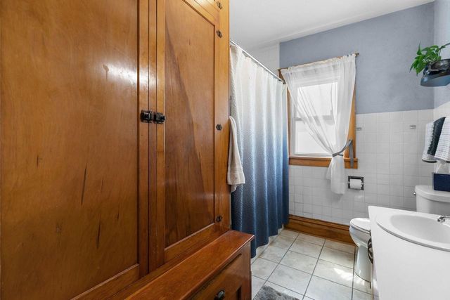 935 W 8TH AVENUE, Oshkosh, WI 54902