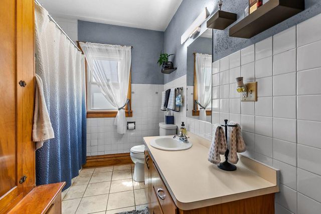 935 W 8TH AVENUE, Oshkosh, WI 54902