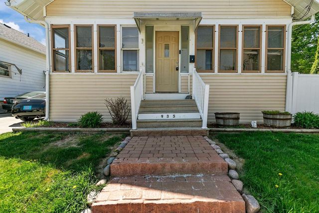 935 W 8TH AVENUE, Oshkosh, WI 54902
