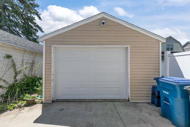 935 W 8TH AVENUE, Oshkosh, WI 54902